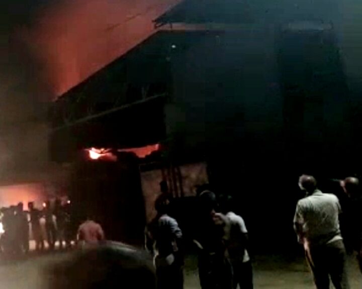 हैण्डीक्राफ्ट इकाईयों में लगी आग तड़के आई काबू में