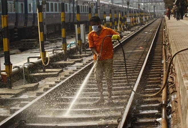स्वच्छ रेल स्वच्छ भारत क्लीन ट्रेन का सात दिवसीय अभियान प्रारंभ