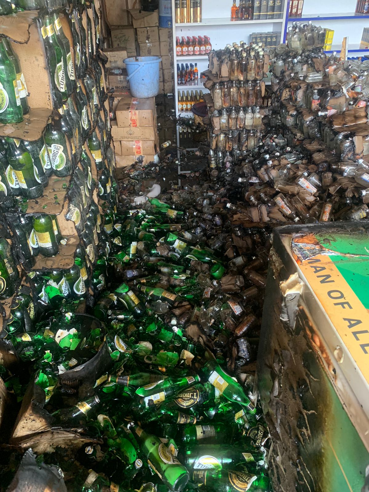 liquor-worth-thousands-destroyed-due-to-fire-in-liquor-shop-due-to-short-circuit