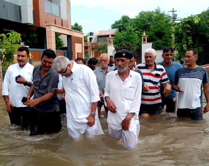 union-jalshakti-minister-visited-the-areas-affected-by-heavy-rains-in-the-city