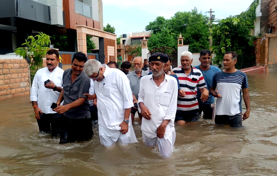 union-jalshakti-minister-visited-the-areas-affected-by-heavy-rains-in-the-city