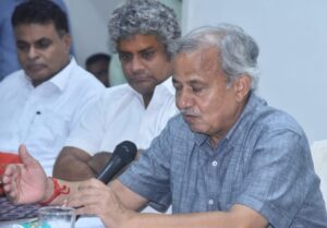 in-charge-minister-dr-garg-inspected-the-gaushala-took-a-meeting-of-the-officers