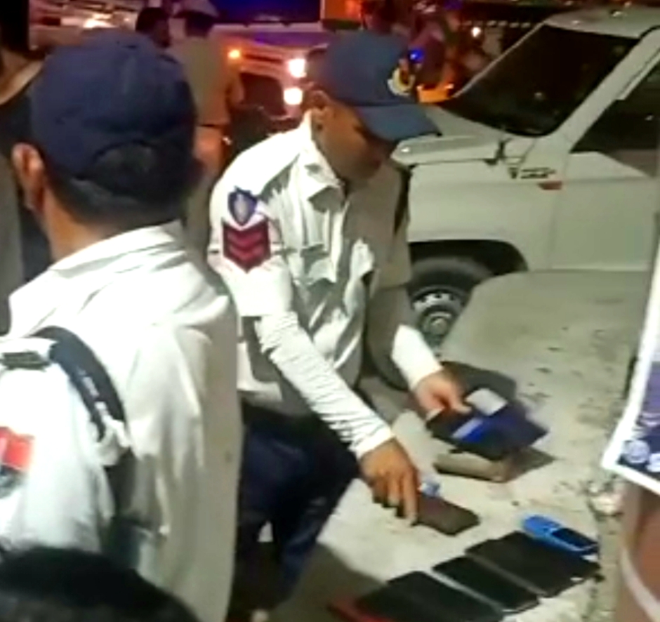 ten-mobiles-seized-from-suspected-youth-at-riktiya-bhairuji-intersection