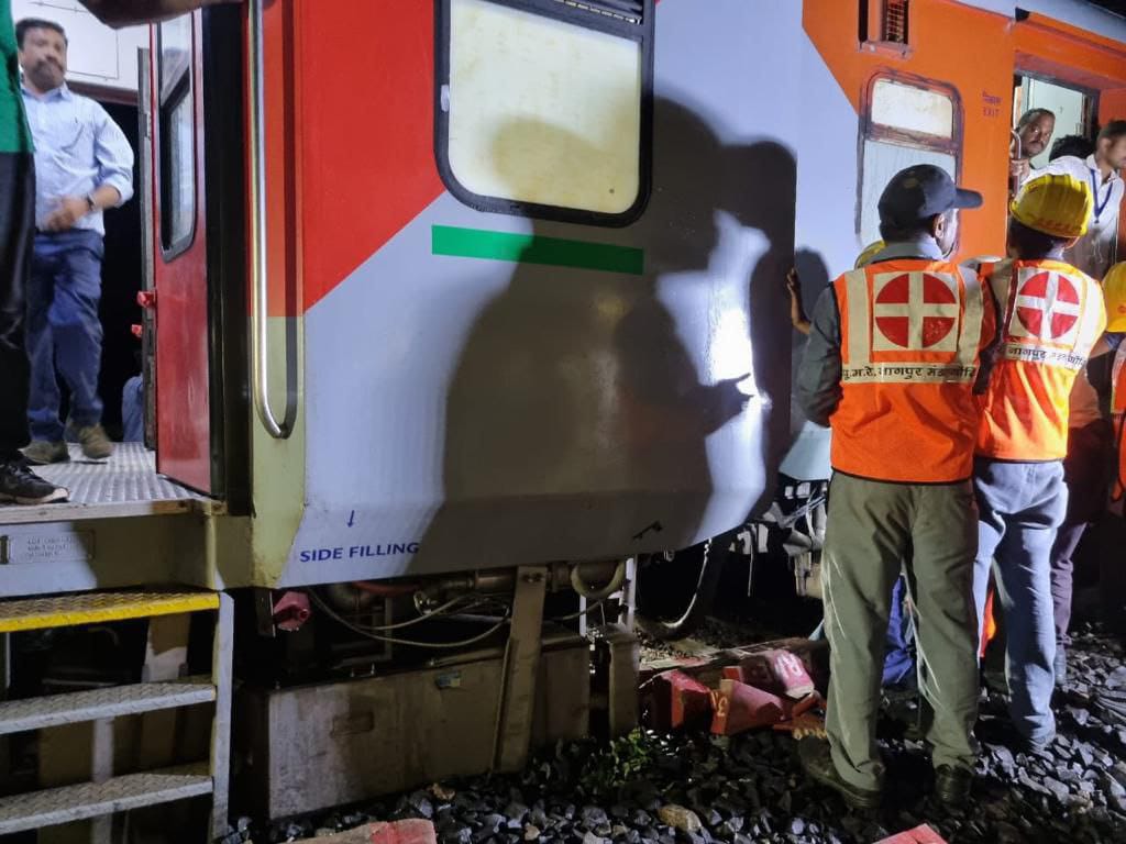a-sleeper-coach-of-bilaspur-bhagat-ki-kothi-train-derailed
