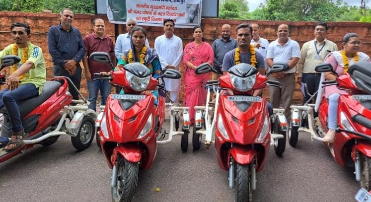 scooty-distributed-to-19-specially-abled-people