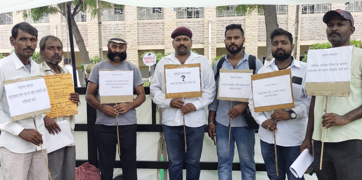 people-of-sargara-samaj-arrived-with-placards-in-their-hands-in-the-public-hearing