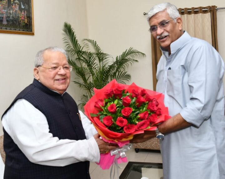 courtesy-meeting-of-union-minister-shekhawat-with-governor-kalraj-mishra