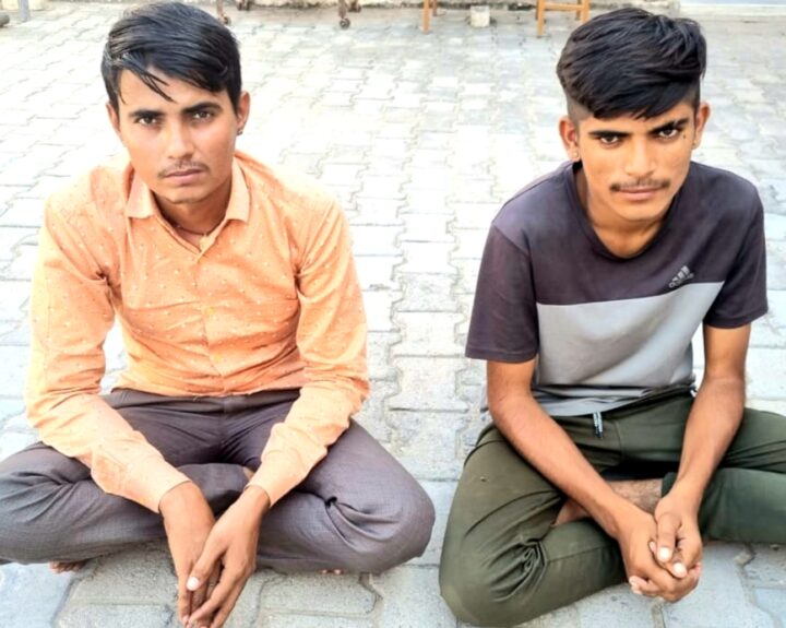 2-smugglers-arrested-with-40-kg-doda-poppy-356300-indian-currency
