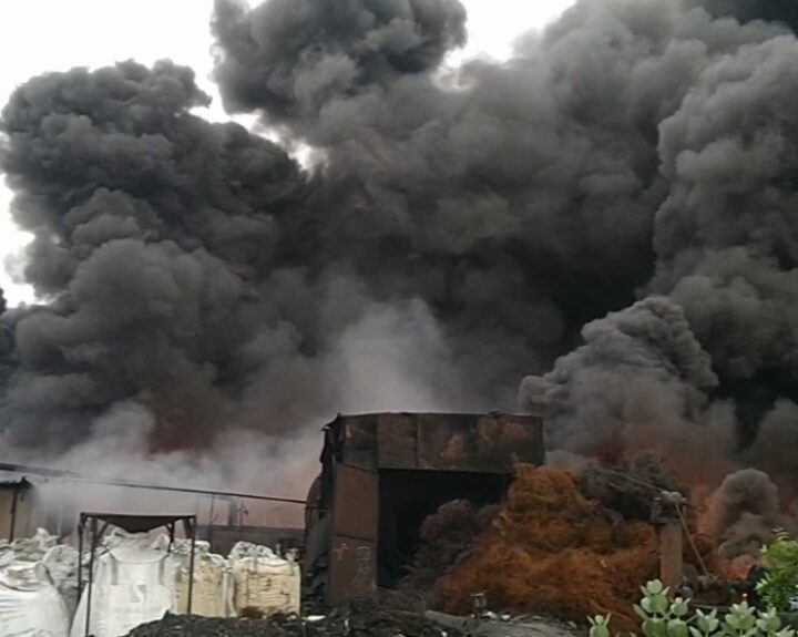 fierce-fire-broke-out-in-tire-recycling-factory-five-fire-tenders-managed-to-control