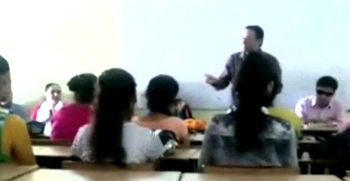 inspirational-lecture-given-to-college-students