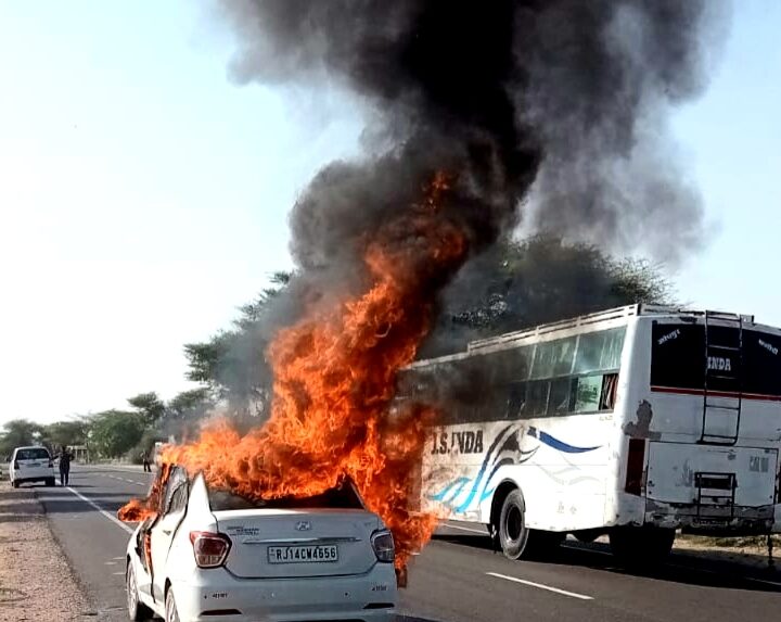 the-car-became-a-ball-of-fire-the-driver-saved-his-life-by-jumping
