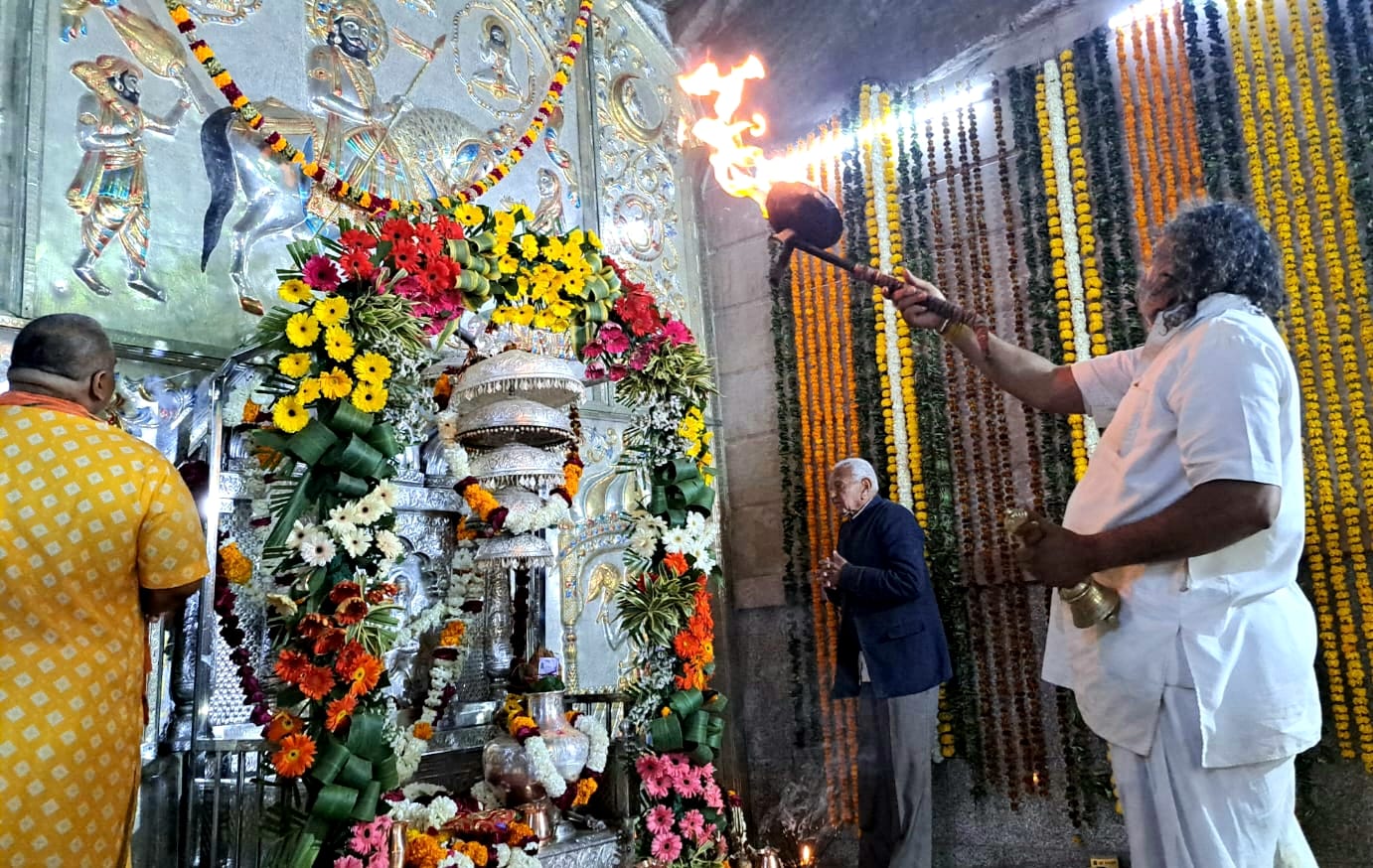 religious-rituals-performed-in-masooriya-babas-temple-on-magh-beej