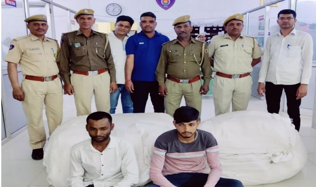 two-arrested-for-stealing-cloth-parcel-worth-one-lakh