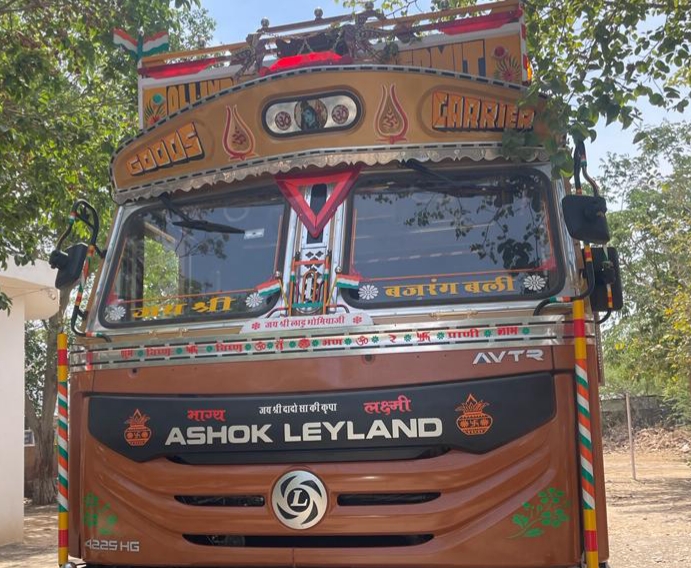 first-goods-loaded-in-another-truck-at-jharkhand-border-then-more-doda-filled-at-up-border