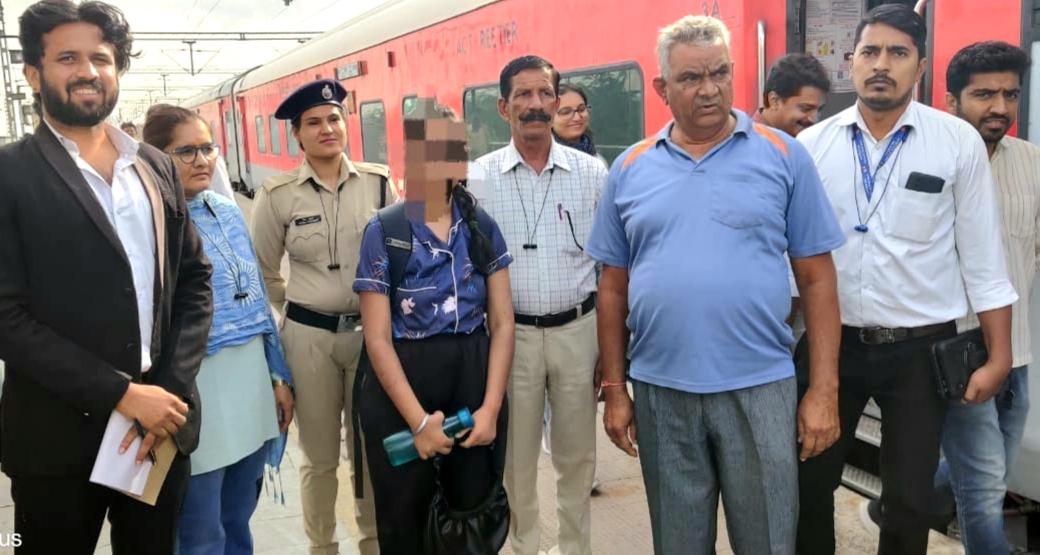minor-left-home-found-in-train-handed-over-to-grp