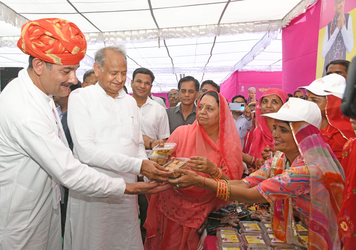 chief-minister-distributed-7-lakh-loan-checks-to-the-beneficiaries-of-5-self-help-groups