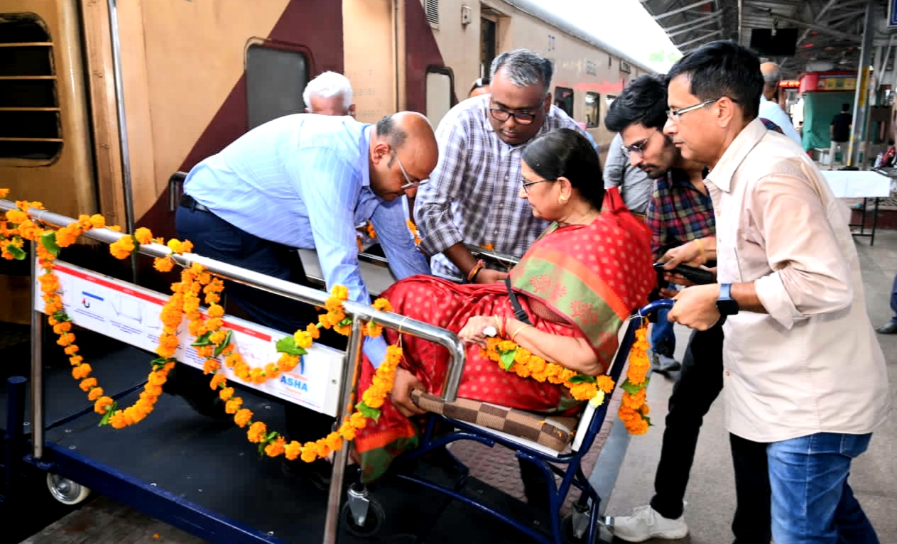 portable-ramp-and-wheelchair-handed-over-to-jodhpur-railway