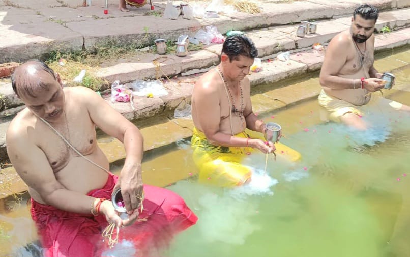 Shraadh Paksha started, offerings were made in water lakes