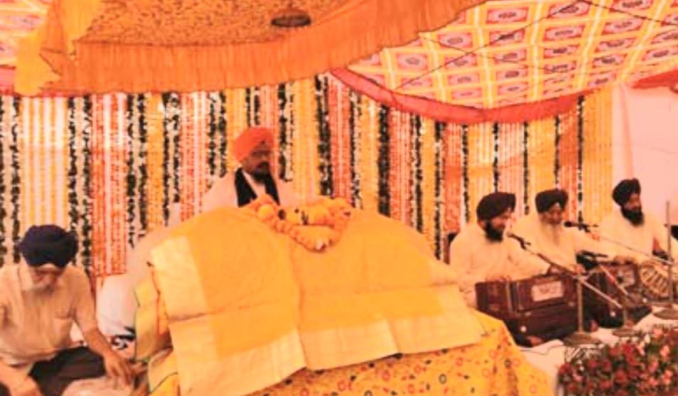 Diwan decorated on the 555th Prakash Parv of Guru Nanak Dev