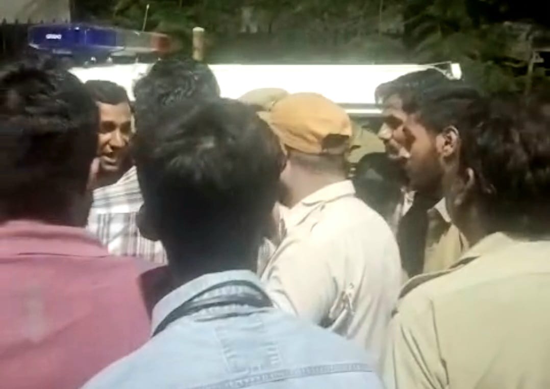 Auto driver's head was broken after being hit with a weapon