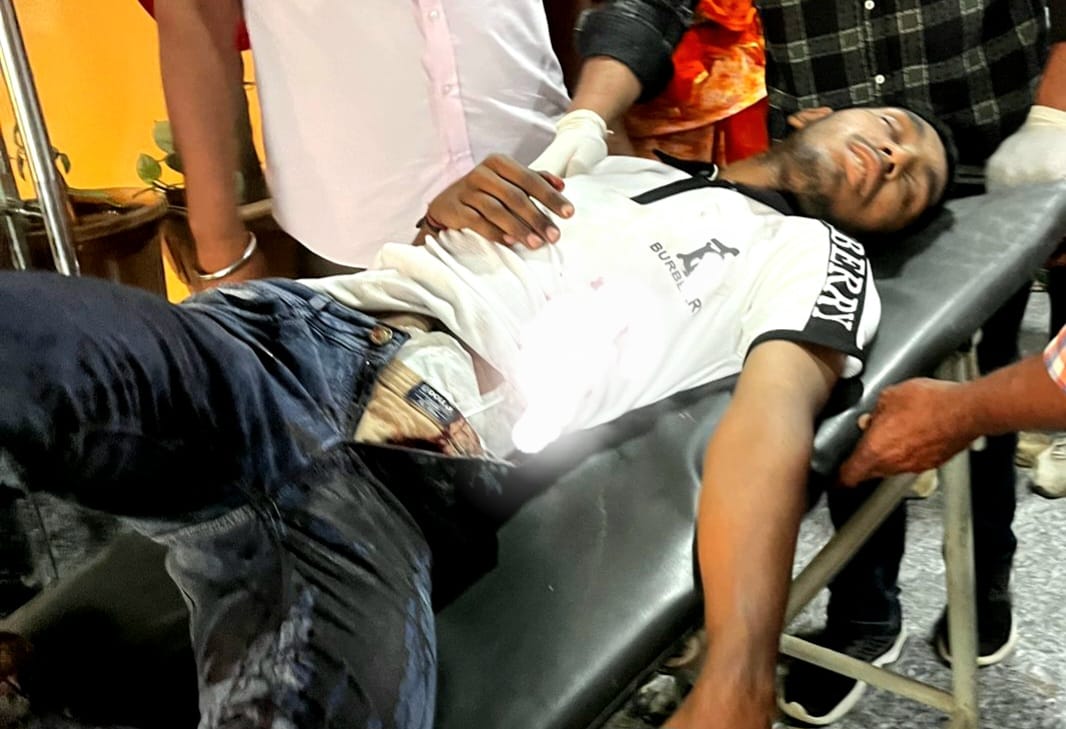 चाकू के हमले में युवक घायल, अस्पताल में भर्ती