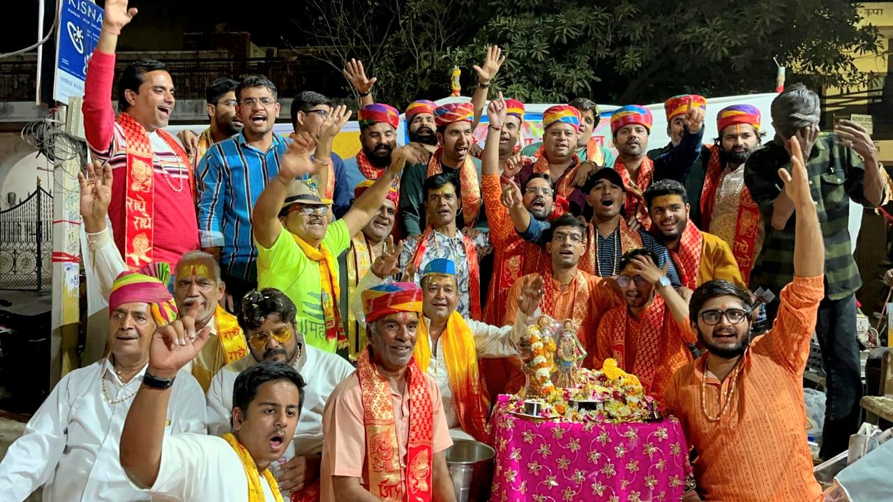 फाल्गुनी उत्सव में भक्ति के रंगों में सराबोर हुए श्रद्धालु