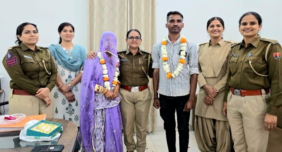 पुलिस ने जोड़ें की काउंसलिंग कर शादी को टूटने से बचाया,थाने में पहनवाई वरमाला