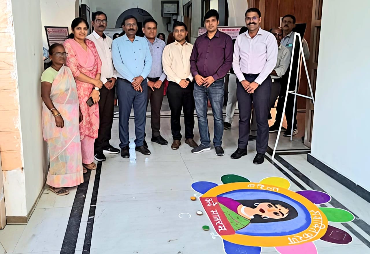 महिला सशक्तिकरण के रंगों से सजा डीआरएम ऑफिस