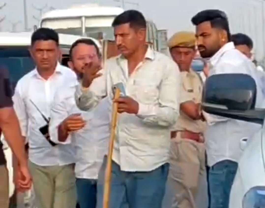 आधी रात को जेएनवीयू में एनएसयूआई का हंगामा