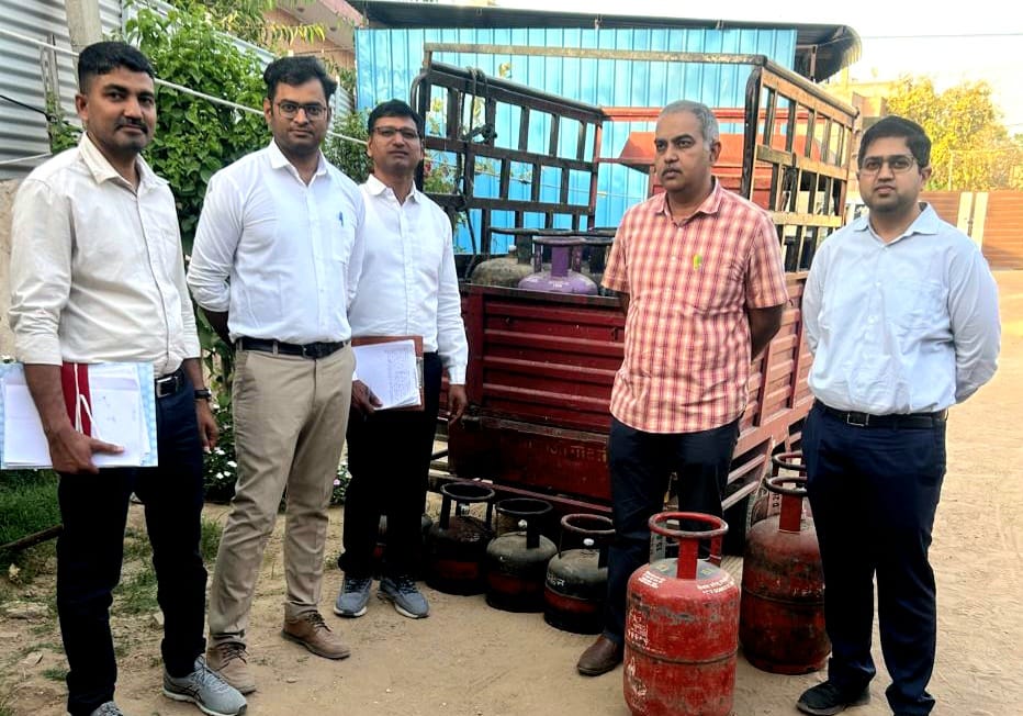 घरेलू गैस सिलेण्डरों के अवैध व्यवसायिक उपयोग पर कार्रवाई