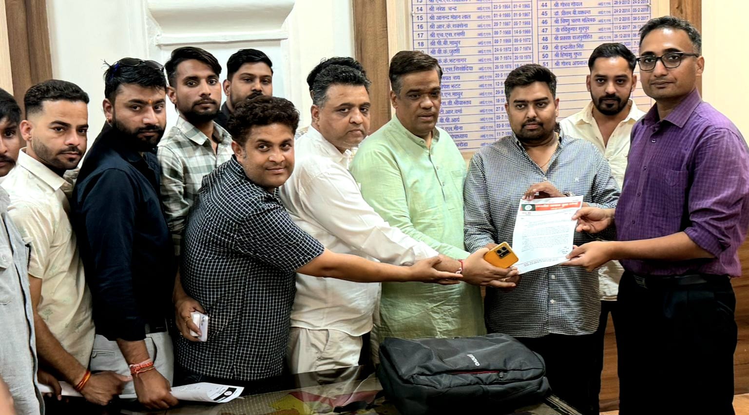 भाजयुमो ने सौंपा जिला कलेक्टर को ज्ञापन