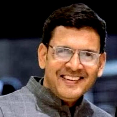 डॉलर के मुकाबले गिरता रुपया उपभोक्ता के लिए खतरनाक