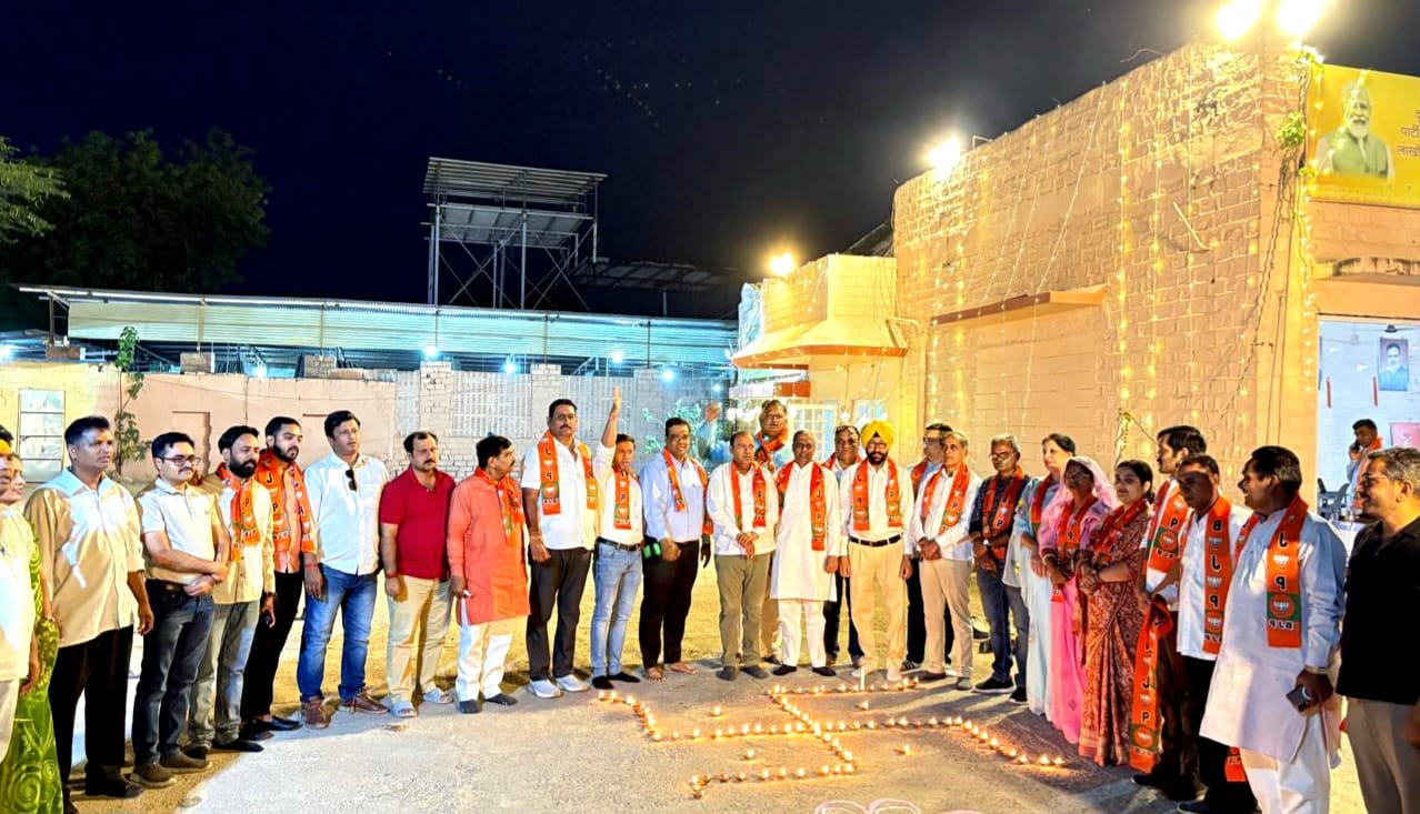 स्थापना दिवस की पूर्व संध्या पर भाजपा कार्यालय में दीपोत्सव