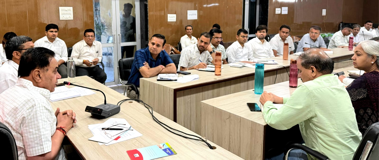 प्रधानमंत्री की प्रस्तावित यात्रा के संबंध में ली बैठक