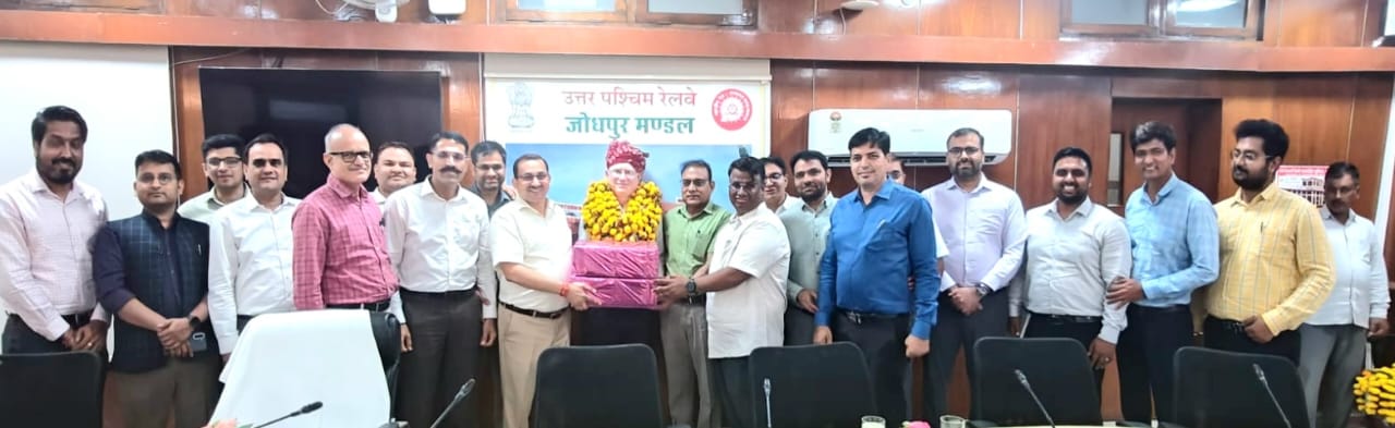 वरिष्ठ मंडल सामग्री प्रबंधक अरविंद शर्मा को भावभीनी विदाई