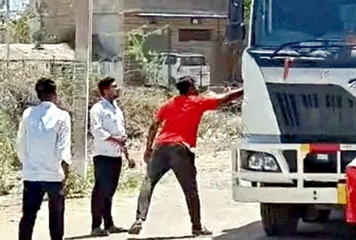 मोगड़ा-सरेचा रोड पर डंपर ने छीनी युवक की जिंदगी