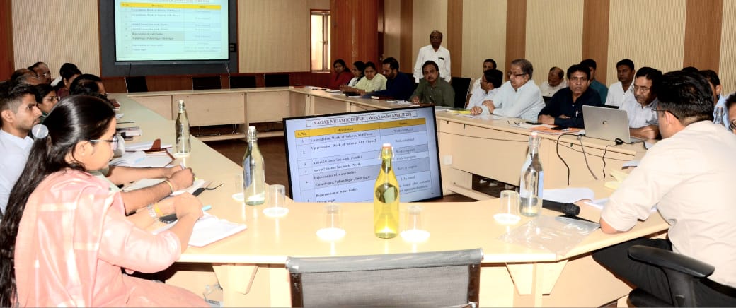 नगर निगम कार्यों की प्रगति की समीक्षा