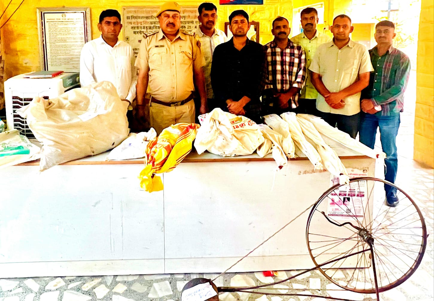 भारी मात्रा में अवैध हथियार पकडे