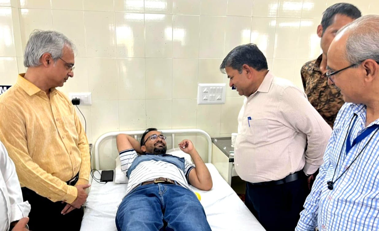 आयुर्वेद विश्वविद्यालय में लगाया रक्तदान शिविर