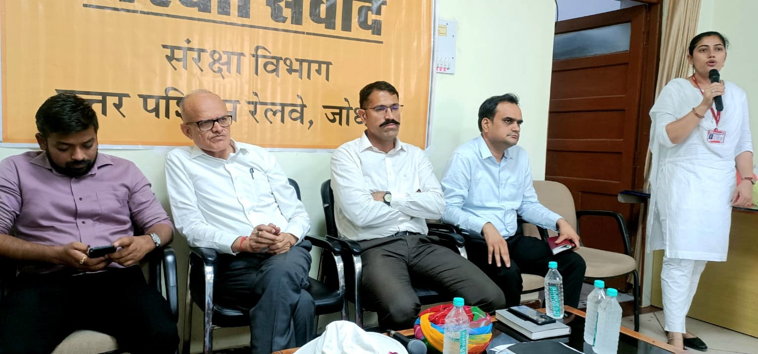 एडीआरएम ने किया स्टेशनों का निरीक्षण