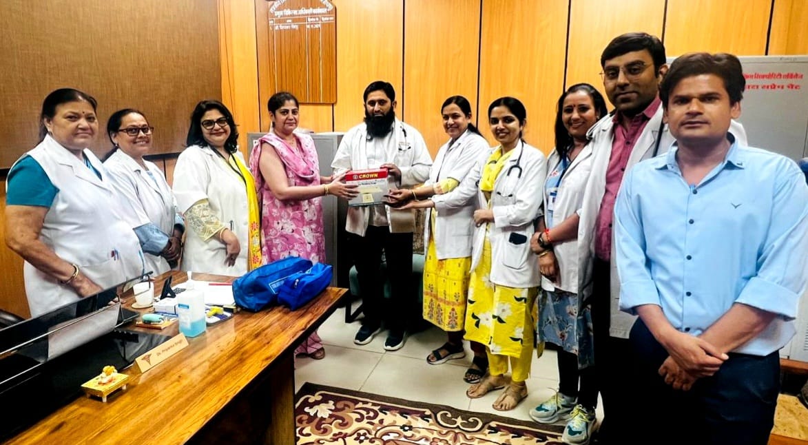 डॉ.अन्नपूर्णा माथुर की स्मृति में बेबी वेट मशीन और अंबु बैग भेंट