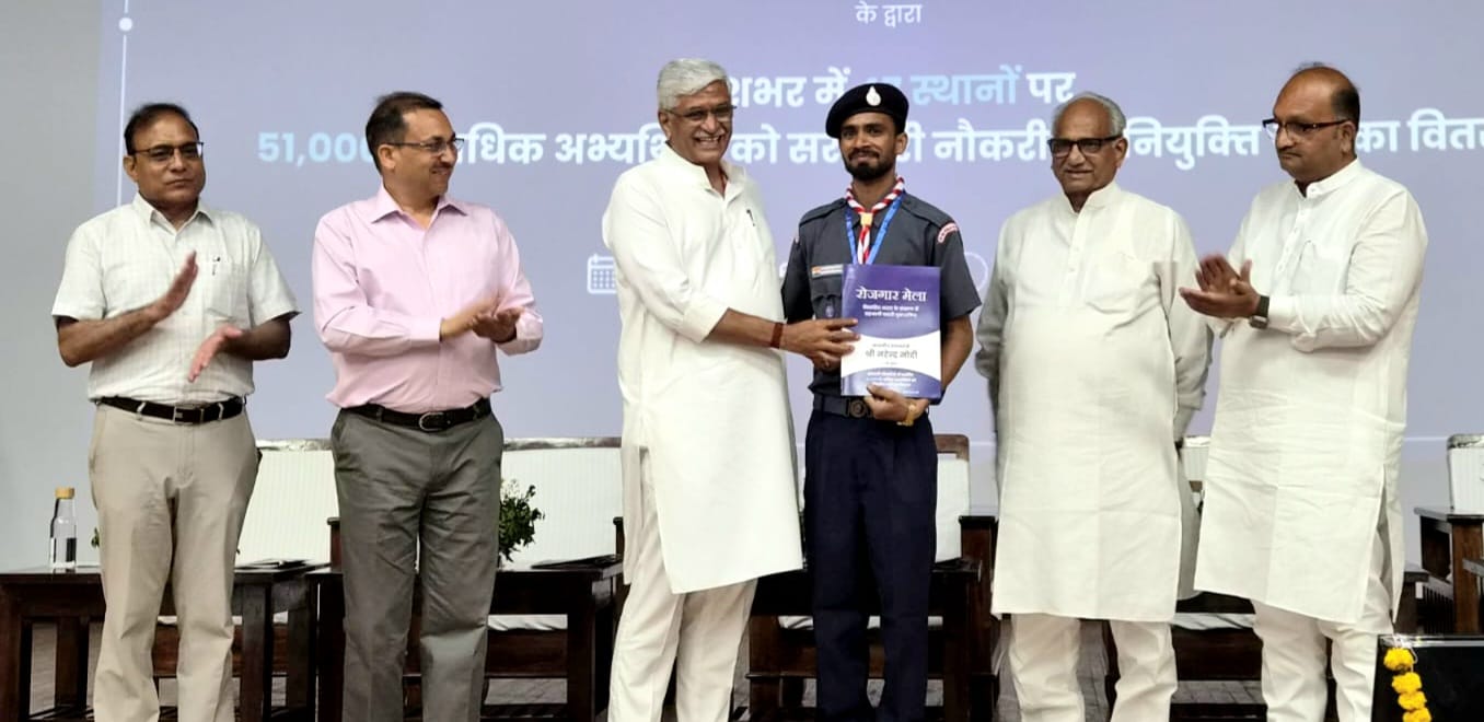 PM मोदी ने 51 हजार युवाओं को बांटे नियुक्ति पत्र