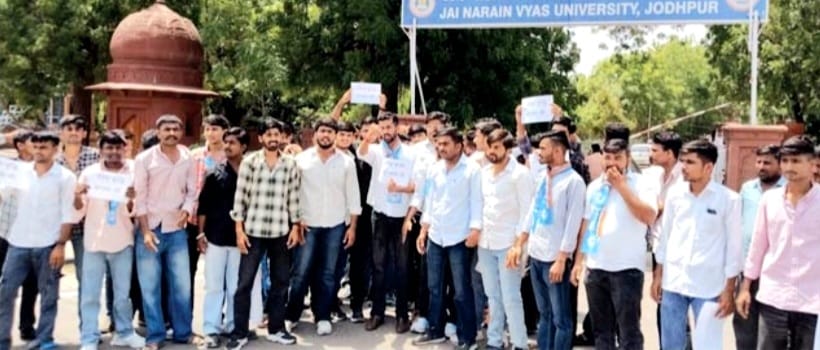 बढ़ी हुई फीस वृद्धि वापस लेने की मांग,ज्ञापन सौंपे