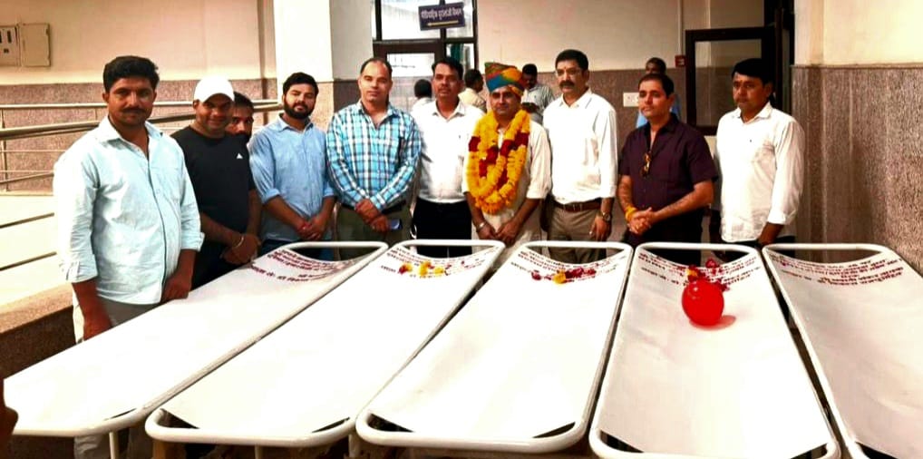 भामाशाह भल्लाराम लेगा ने MDMH के ट्रॉमा सेंटर में डोनेट की ट्रॉलियां