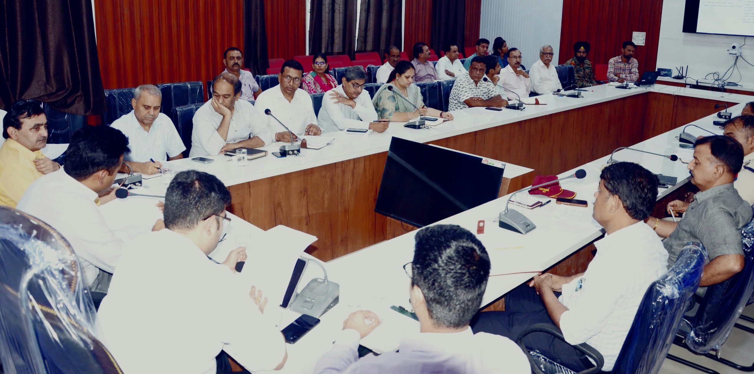 सभी विभाग समन्वय से सुनिश्चित करें भव्य व गरिमामय आयोजन-कलक्टर
