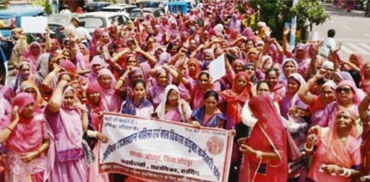 आंगनबाड़ी कार्यकर्ताओं ने निकाली रैली,ज्ञापन सौंपा