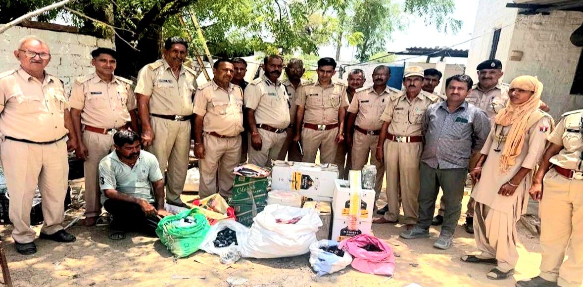 अवैध शराब रिफिलिंग फैक्ट्री पर आबकारी विभाग की बड़ी कार्रवाई