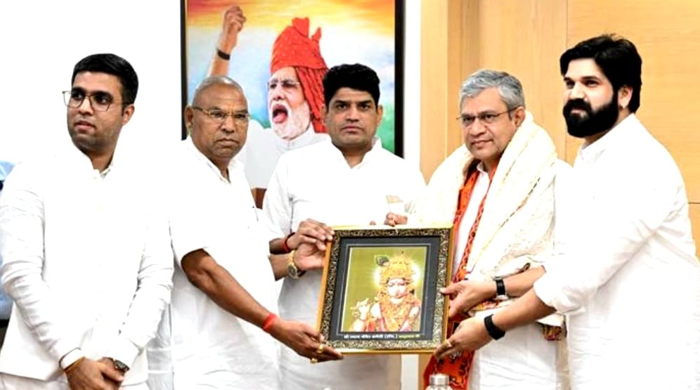 रेलमंत्री अश्विनी वैष्णव से मिला खाटू श्यामजी मंदिर प्रतिनिधिमंडल