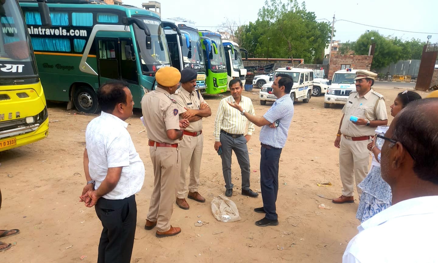 आठ और स्लीपर बसों को किया जब्त