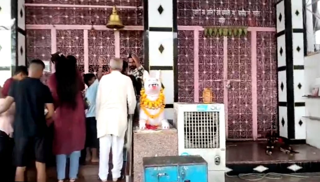 भाइयों की लड़ाई में काला-गोरा भैरव मंदिर पर लगा ताला